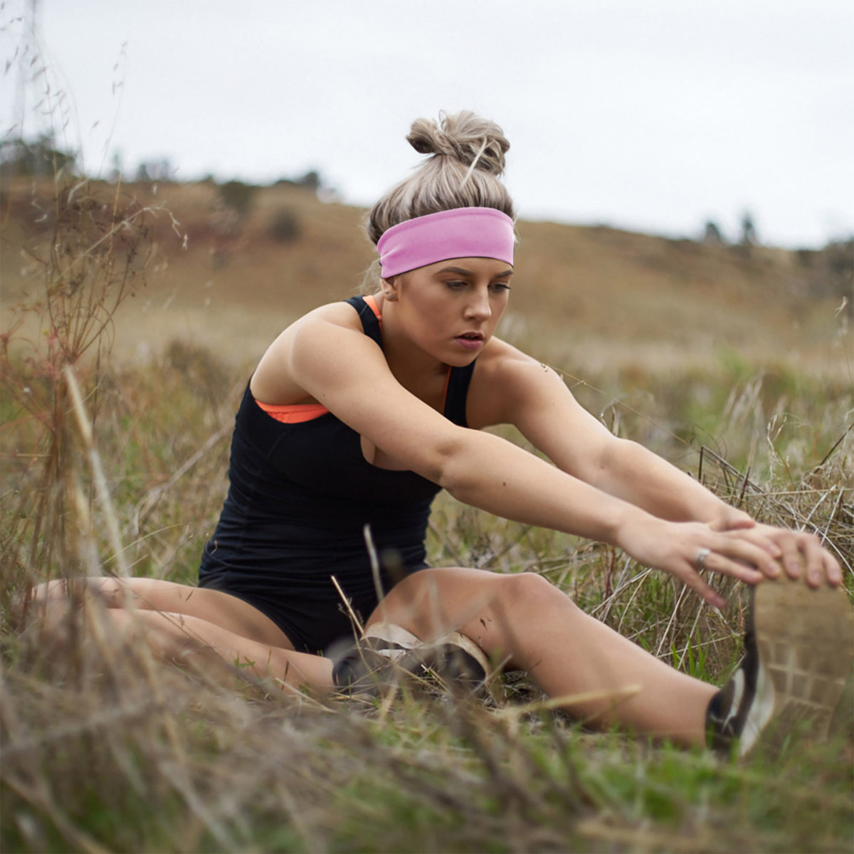 Tie Behind - The Wagtail